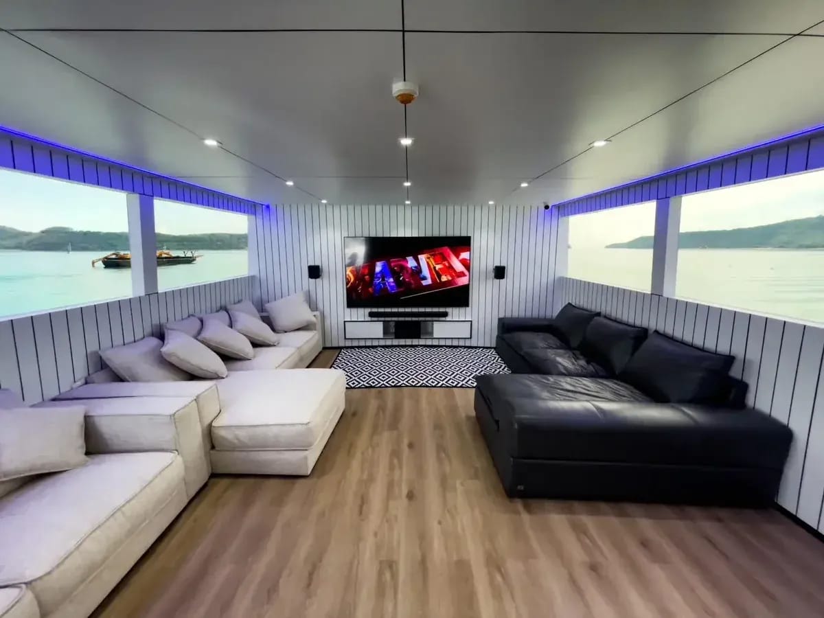 Exterior view of the MV Jovanna liveaboard boat